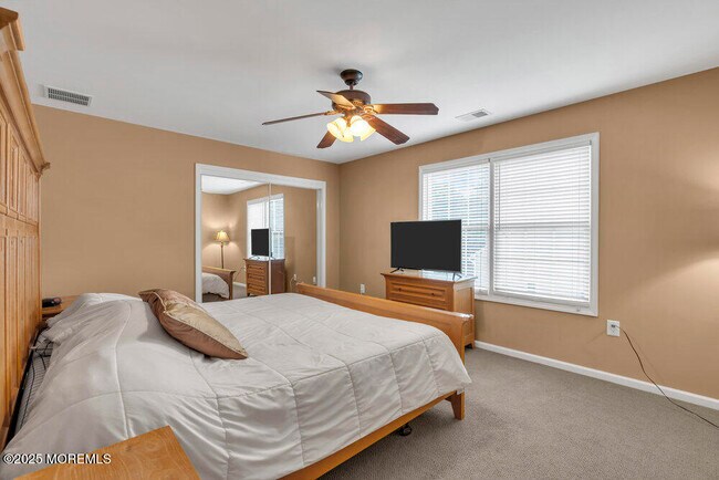 Building Photo - 17 Trumbull Ct