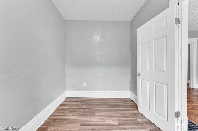 Building Photo - 1174 La Croix Ave