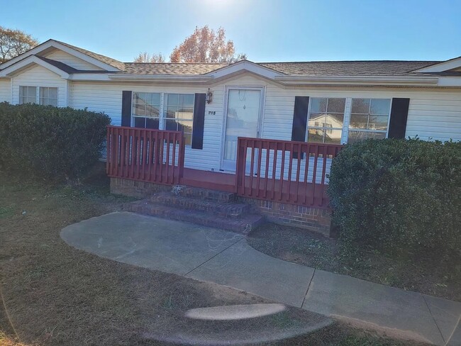 Primary Photo - 715 Briar Ridge Way