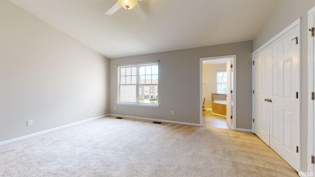 Building Photo - 113 Darley Dale Loop - Bev Roberts Rentals...