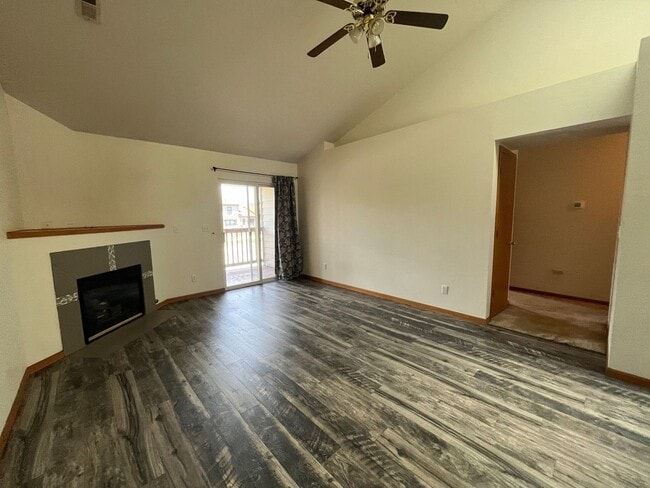 Building Photo - Fantastic Condo with Mountain Views