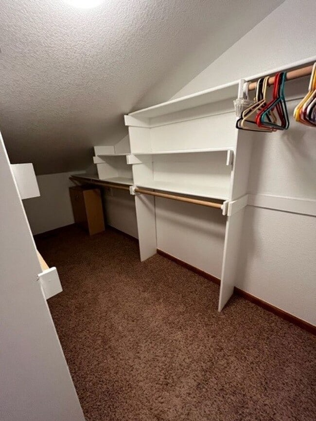 Building Photo - 592 Meadow Wood Cir