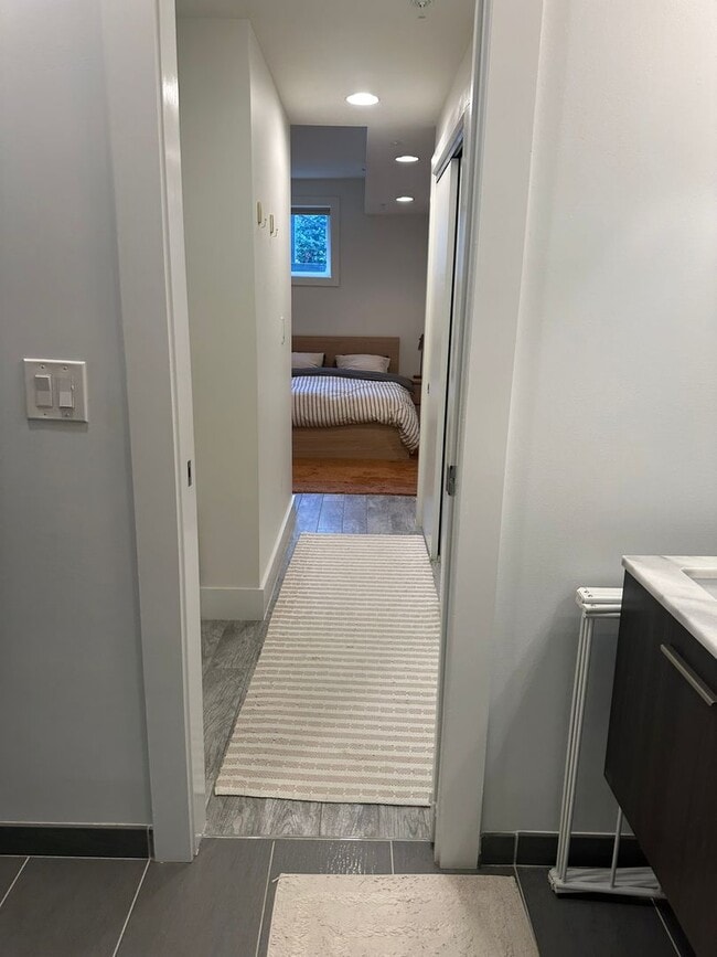 Building Photo - 1 Bedroom, 2 Bath Condo