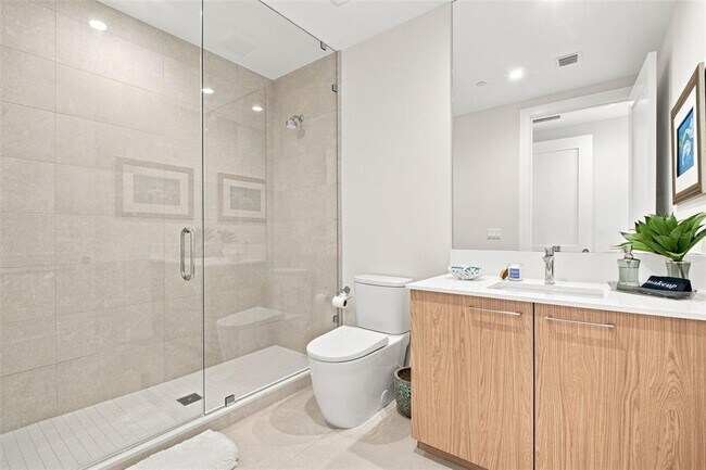 Building Photo - 275 1st Ave S