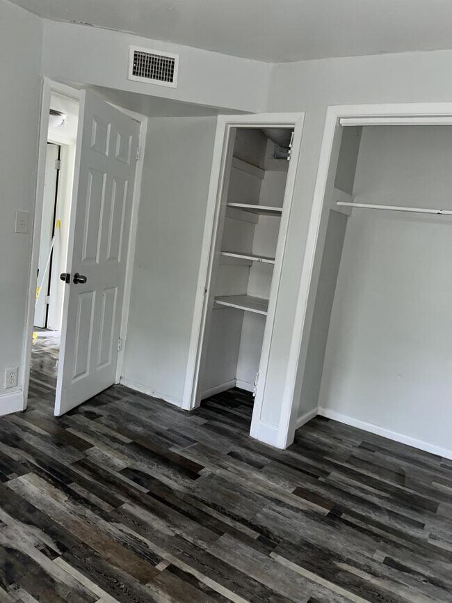 Building Photo - 2 bedroom in Jacksonville FL 32209