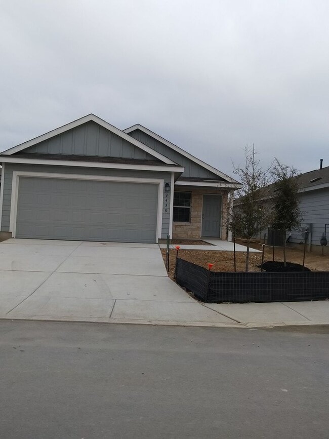 Primary Photo - Large 4BR/2BA Home in Southeast San Antonio