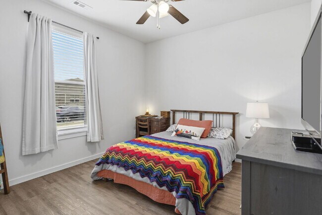 Building Photo - Quiet 4 Bedroom Oasis in Farmington
