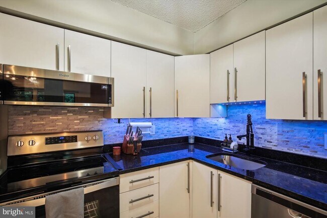 Building Photo - 3803 Laramie Pl
