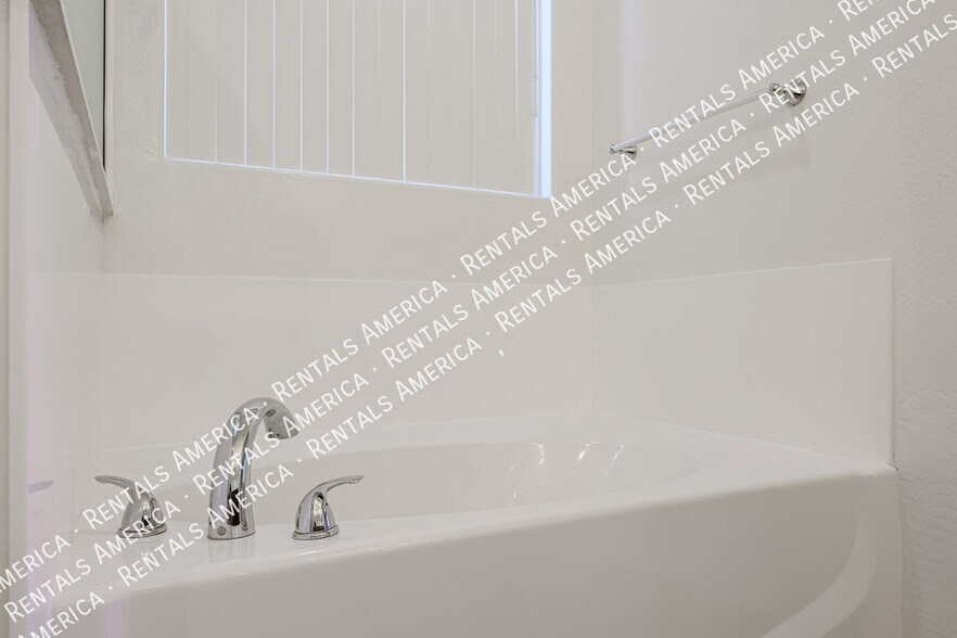 Building Photo - 15734 W McKinley St