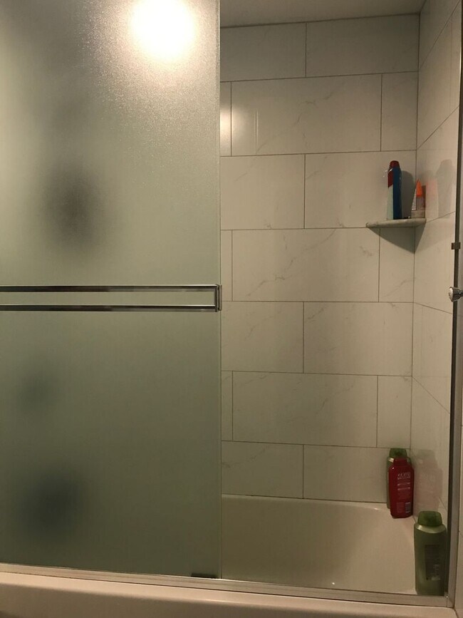 Building Photo - 28 Nash St