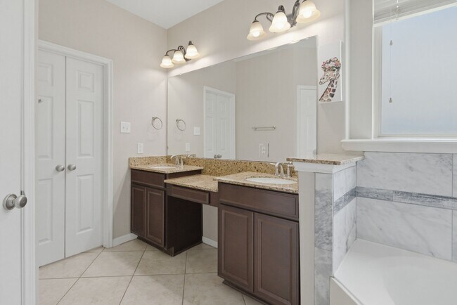 Building Photo - 14535 Mountain Cliff Ln