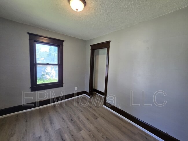 Building Photo - 124 Moir St