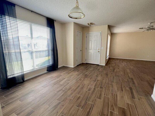 Building Photo - 5427 Ricci St