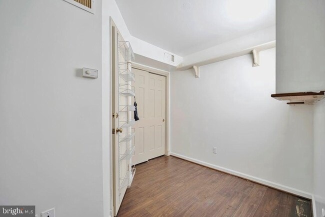 Building Photo - 10917 Wickshire Way