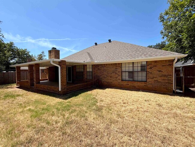Building Photo - 4845 Shenandoah Dr