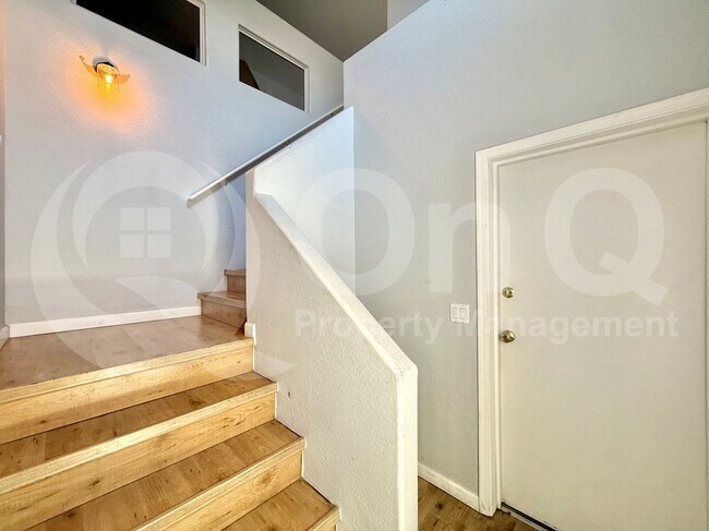 Building Photo - 525 N Miller Rd