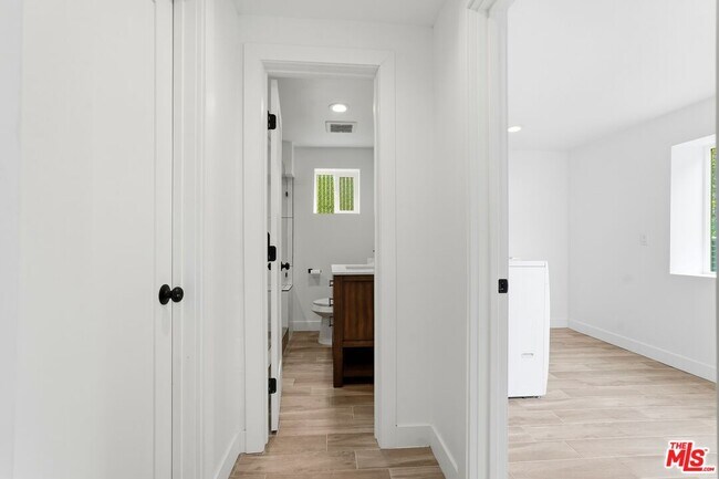 Building Photo - 5452 Harcross Dr