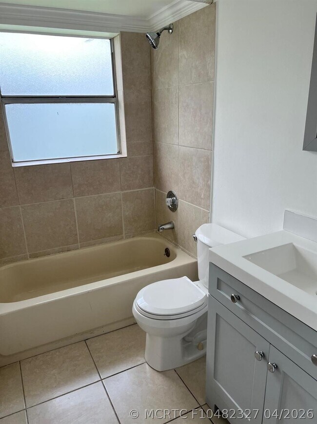 Building Photo - 1040 Twin Lakes Dr