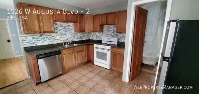 Building Photo - 1526 W Augusta Blvd