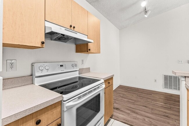 Building Photo - 10336 Fox Trail Rd S