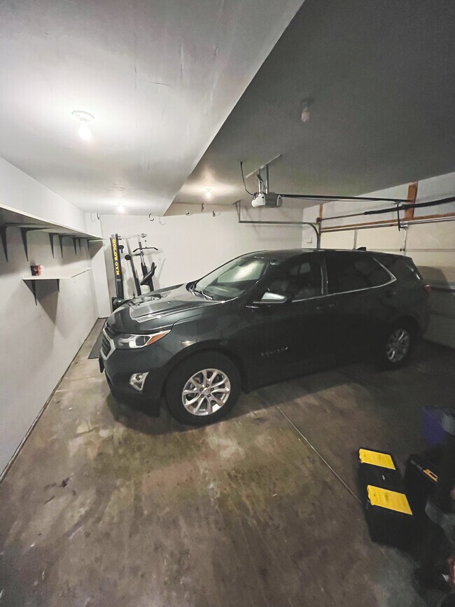 Building Photo - 1552 Deerfield Dr