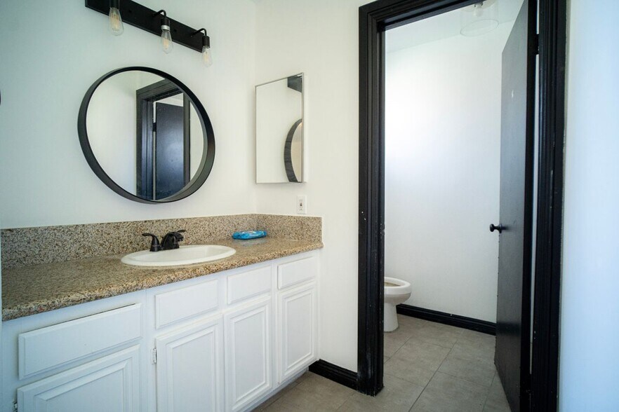 Building Photo - 837 Sunrise Ct