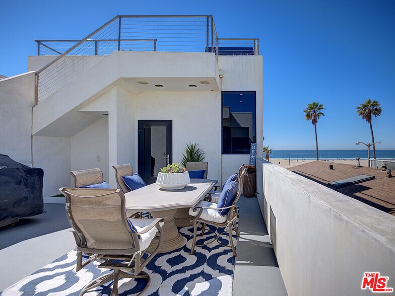 Building Photo - 3009 Ocean Front Walk