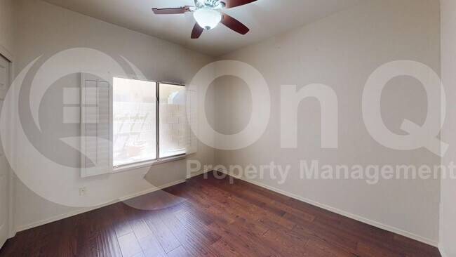 Building Photo - 990 S Avenida Los Reyes