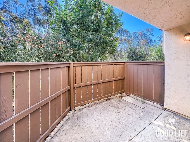 Building Photo - Clean & Move-In Ready Upgraded Condo in Prime Scripps Ranch Location