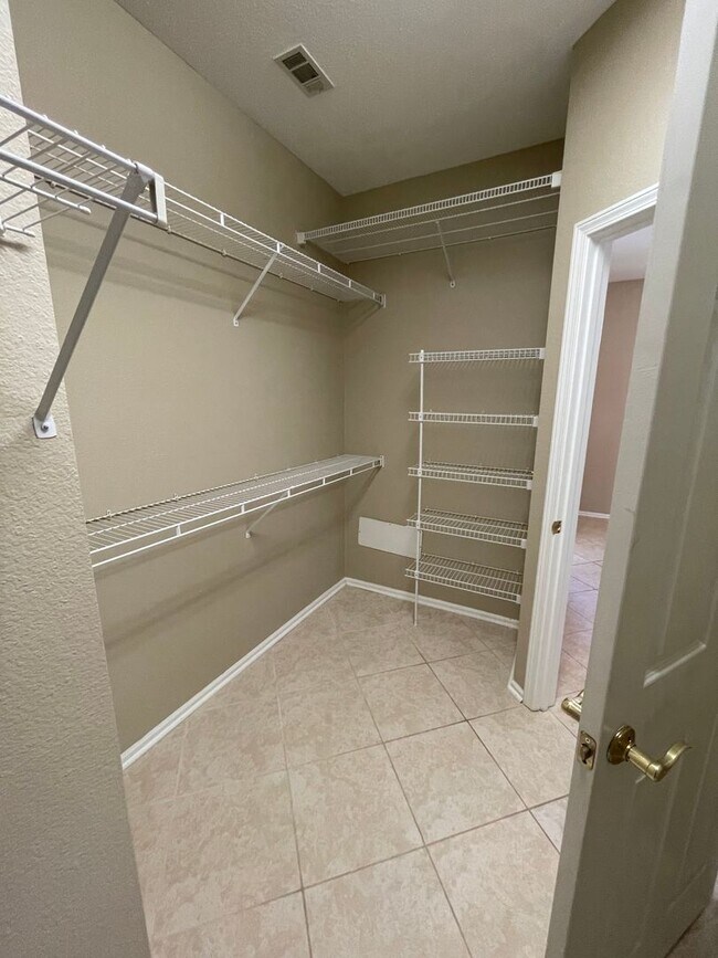 Building Photo - Unfurnished, Long Term Rental in Sun City!
