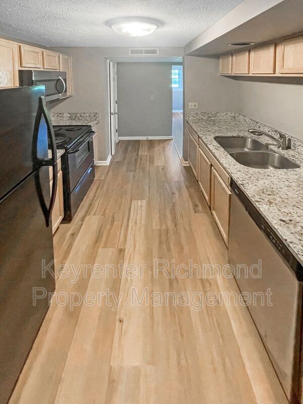 Building Photo - 9389 Horse Castle Ct