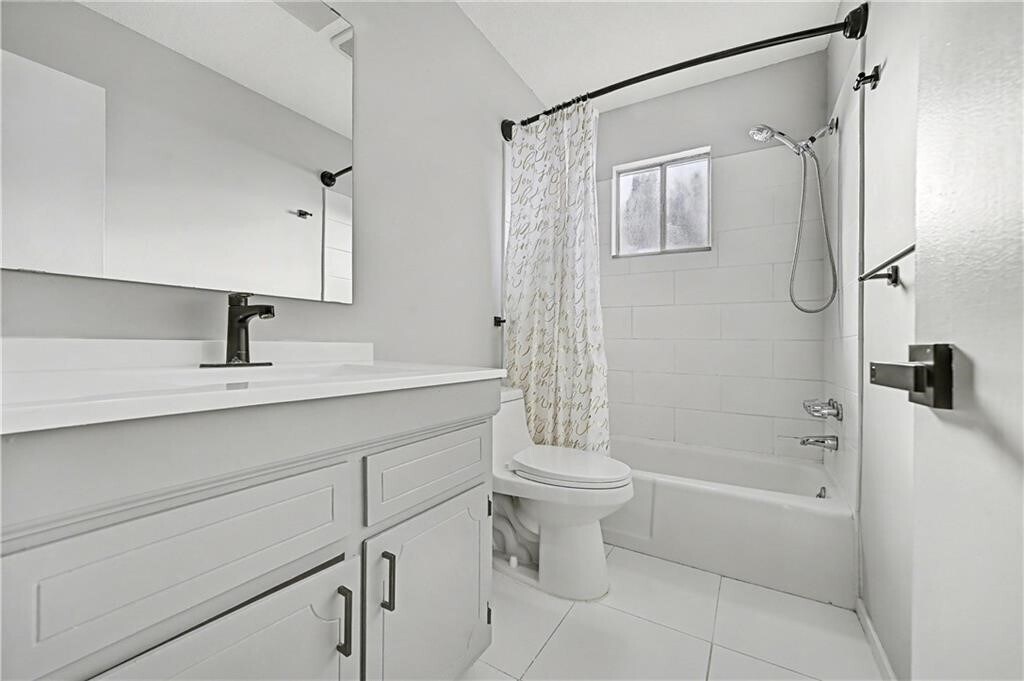 Building Photo - 3615 NE 68th Ter