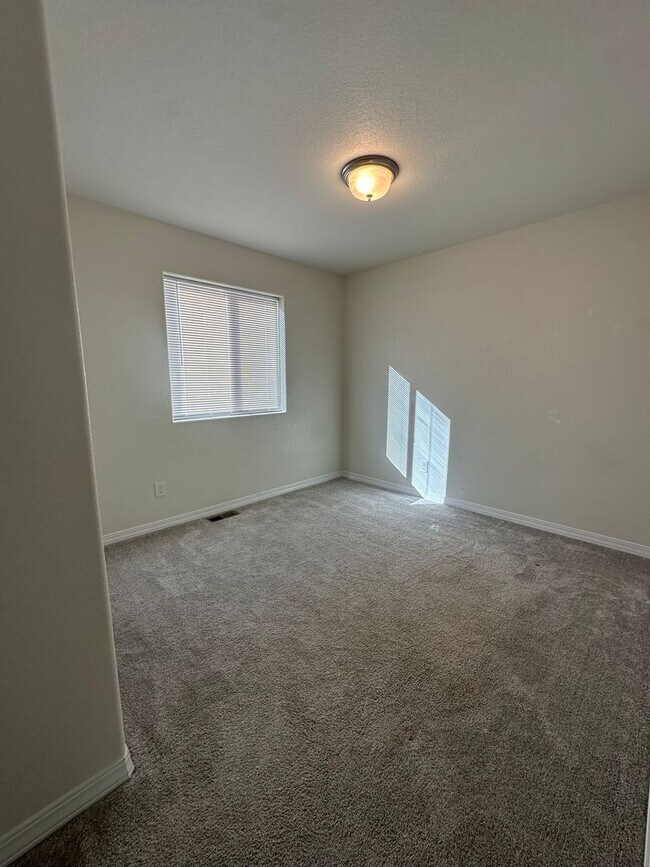 Building Photo - 5253 Painted Sky View