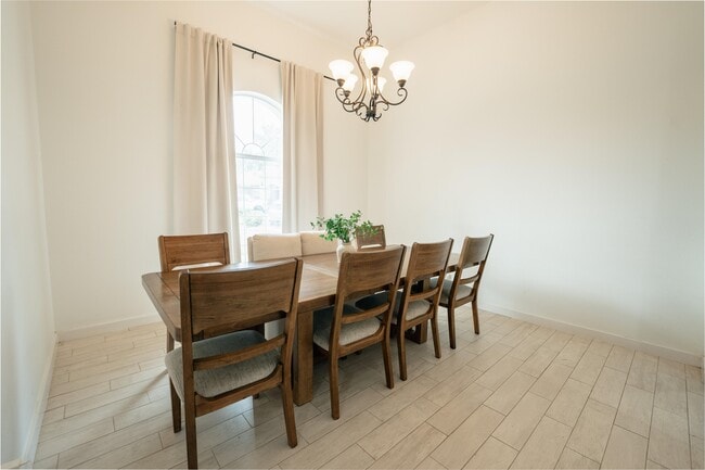 Building Photo - 1502 White Tail Ln