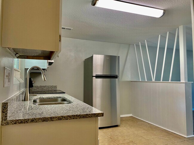 Building Photo - 1638 Keeble St