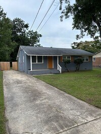 Building Photo - 1083 Revere St