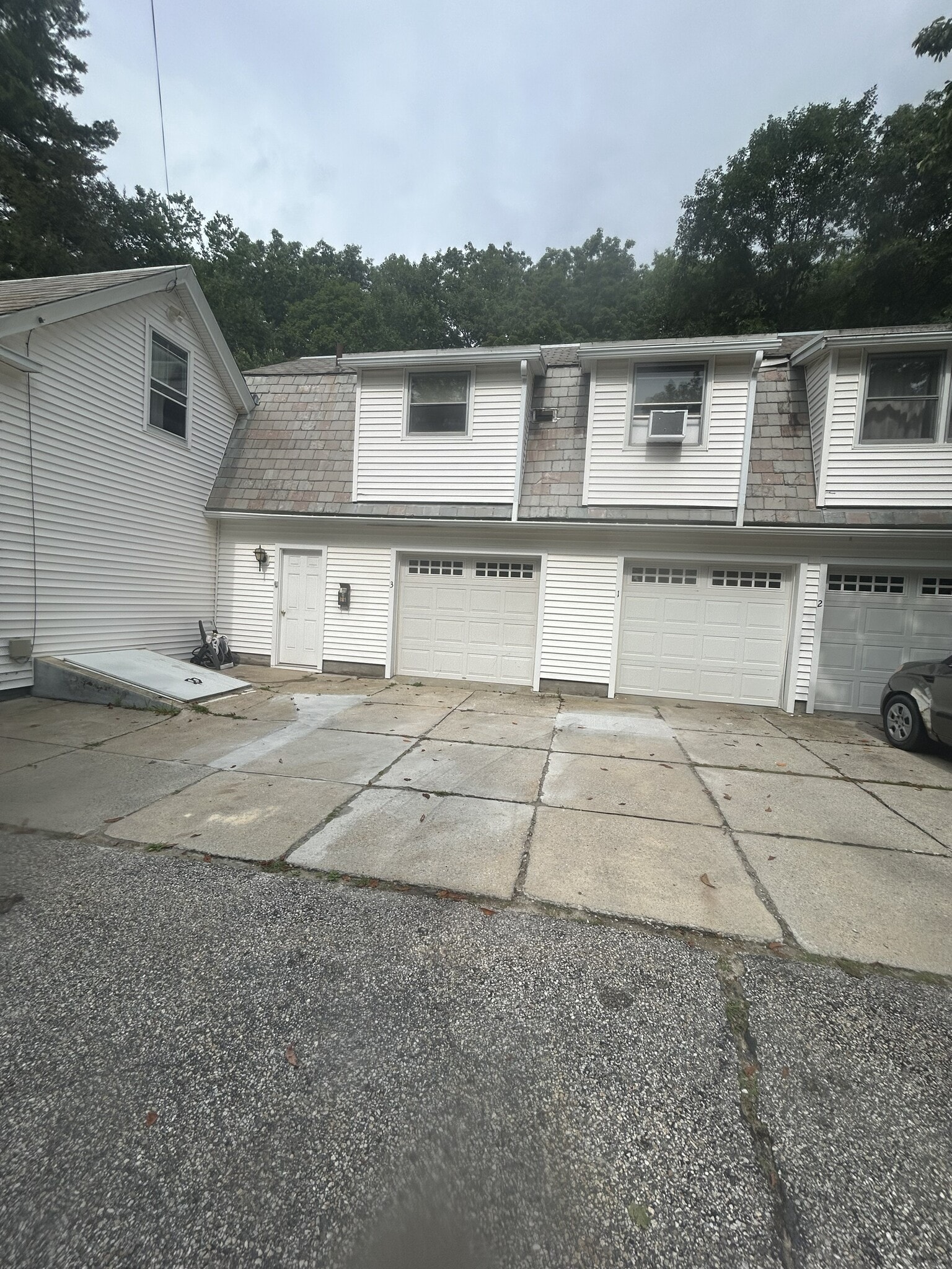 Building Photo - 472 Marlboro St