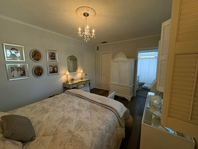 Building Photo - 609 NE 13th Ave