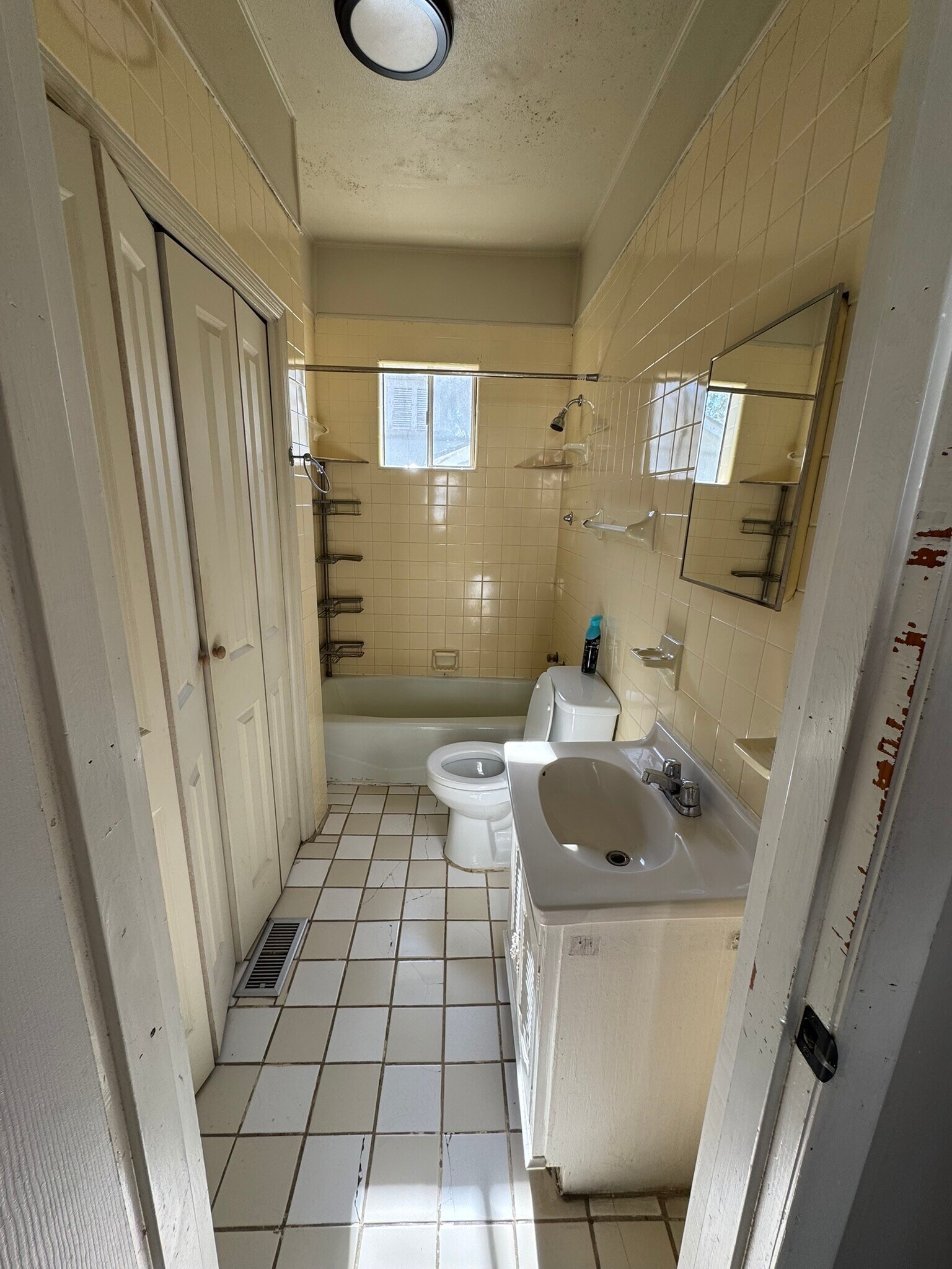 Building Photo - 7123 3rd Ave S