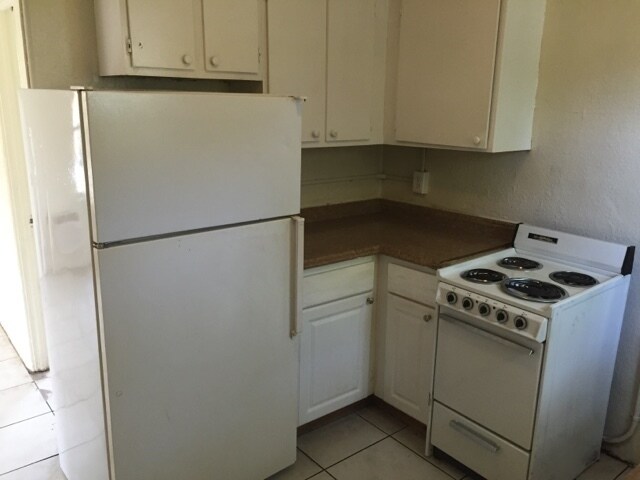 Building Photo - 2-1 Apartment