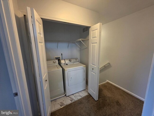 Building Photo - 2602 Saxony Dr