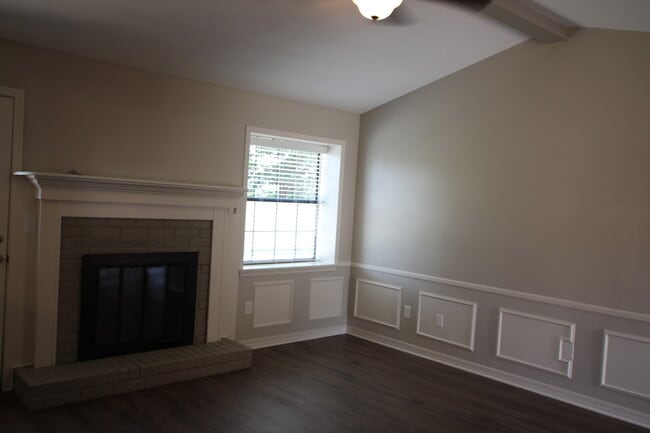 Building Photo - Coming Soon! 3 Bedroom 2 bathroom home in ...