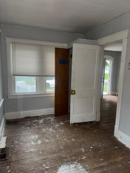 Building Photo - 3738 Sylvan Pl