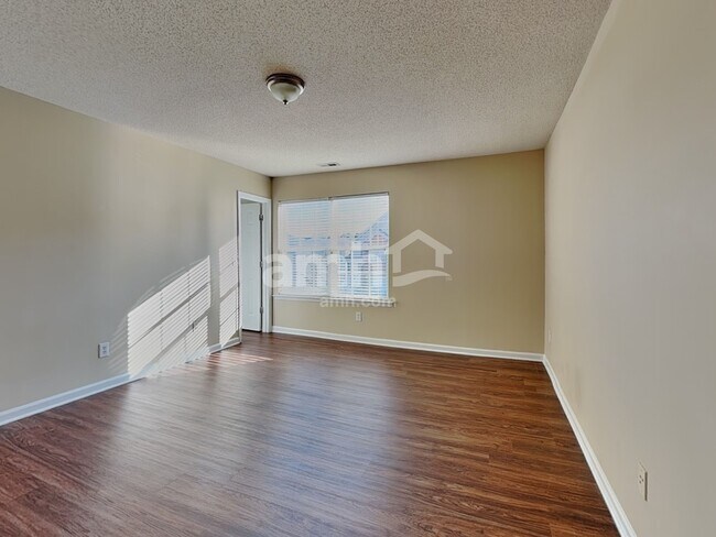 Building Photo - 4928 Alenja Ln