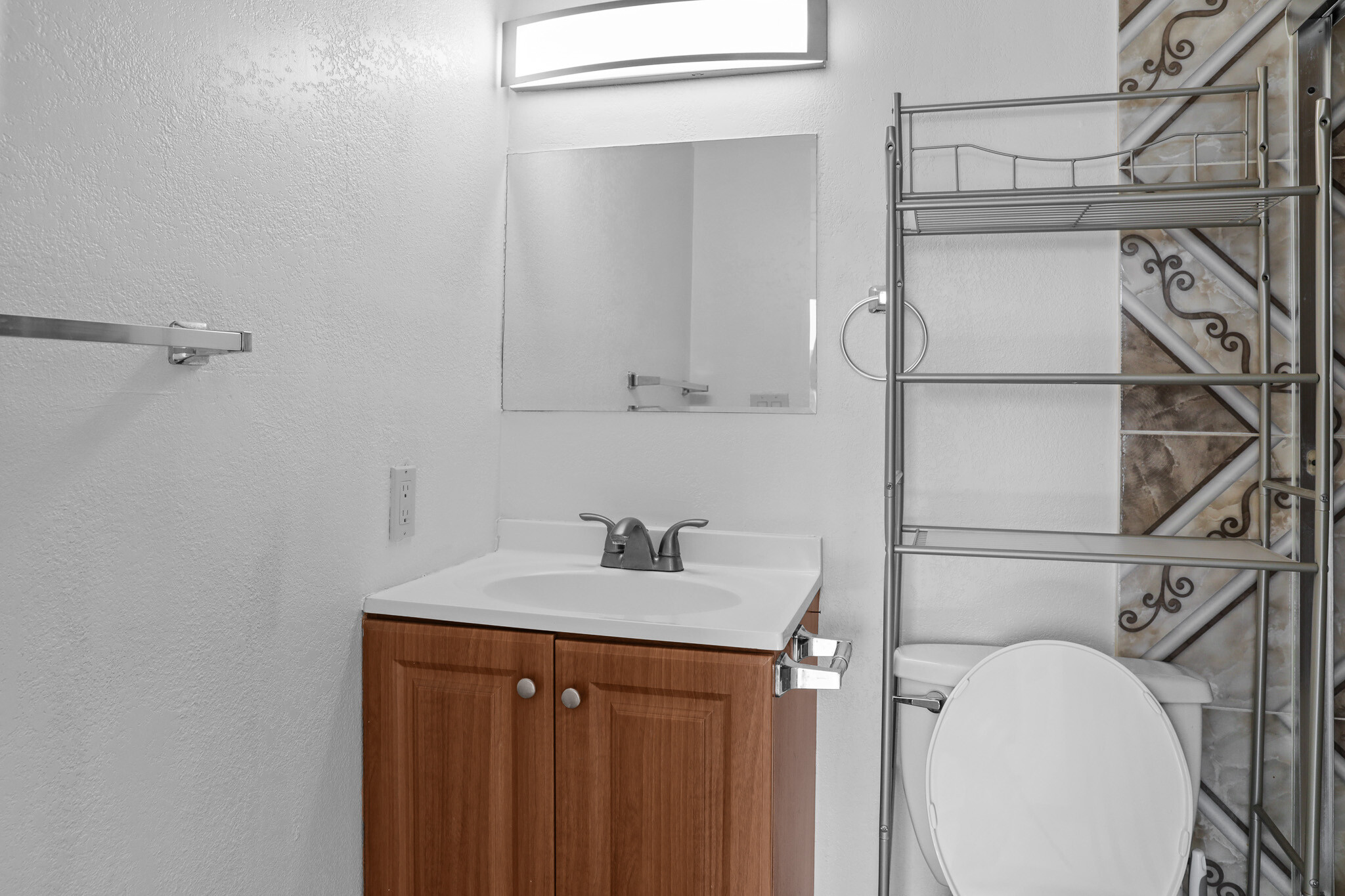 Building Photo - 324 Stepney St