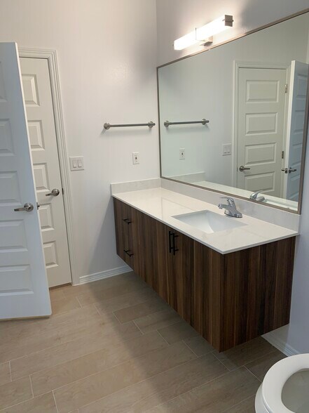 Restroom - 918 N Spruce St