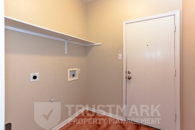 Building Photo - 212 Crowfoot Dr