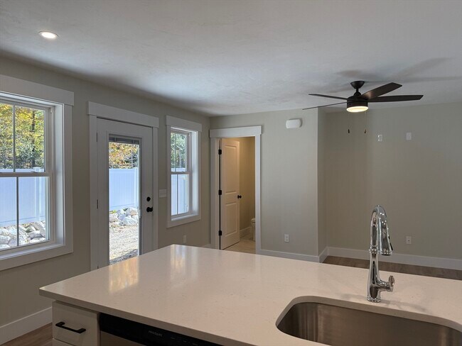 Building Photo - 480 Wareham St