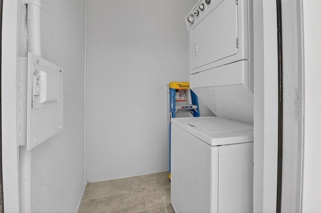 Building Photo - 239 NW 6th Ave