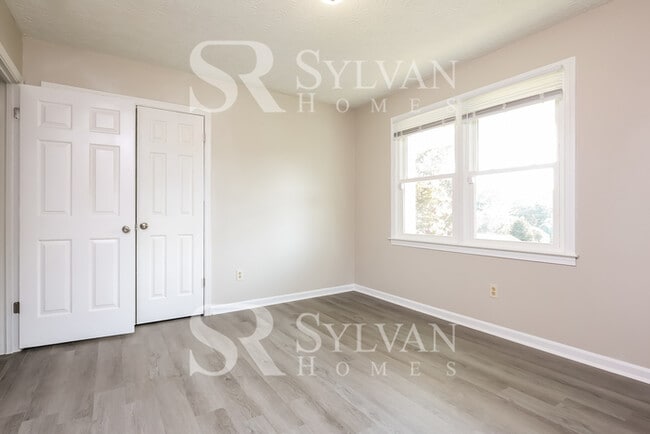 Building Photo - Your DREAM home awaits